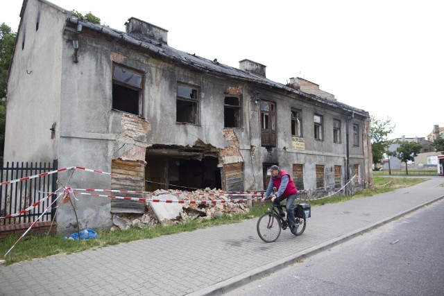 W piątek zawaliła się jedna ze ścian w opuszczonej kamienicy u zbiegu ulic Limanowskiego i Staromiejskiej w Radomiu.