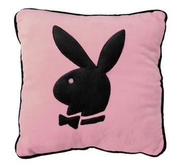 Oryginalna poduszka Playboya, to jedna z rzeczy jaką będzie można kupić w kieleckim sklepie sieci Twister. fot. Twister