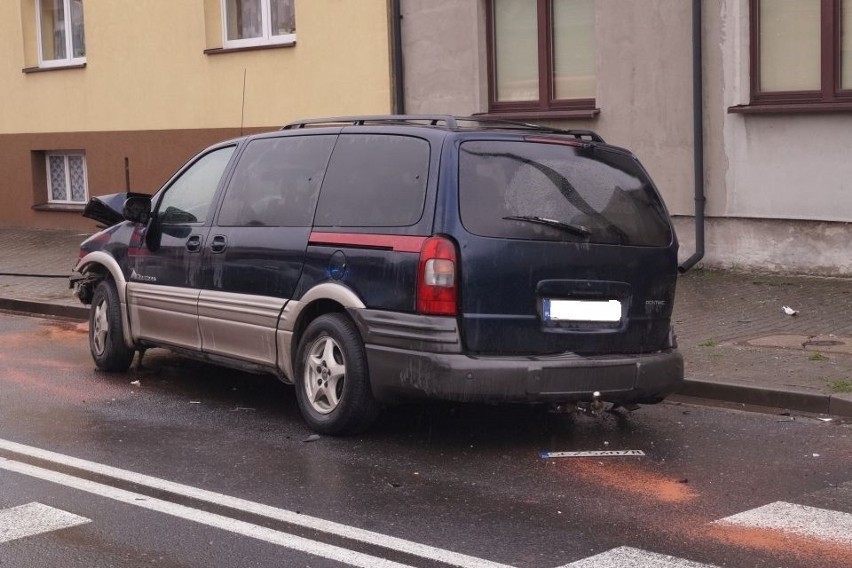 Groźny wypadek w Koziegłowach. Ciężarówka uderzyła w dom jednorodzinny [ZDJĘCIA]