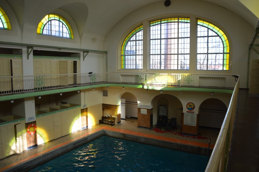 Zgierski basen w zabytkowej łaźni czeka z utęsknieniem na amatorów kąpieli