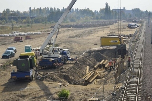 Październik, rok 2011. Początek budowy. Na placu prawie jeszcze pustki.