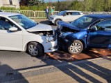 Zderzenie dwóch samochodów osobowych w Rybniku. Na miejscu pracują służby