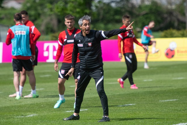 Na porannej sesji treningowej Paulo Sousa zwracał sporą uwagę na grę zawodników w defensywie i szybką grę piłką na małym obszarze. Dominowały gry napastników na obronę wraz z bramkarzem. Zobacz zdjęcia ze środowego treningu ---->