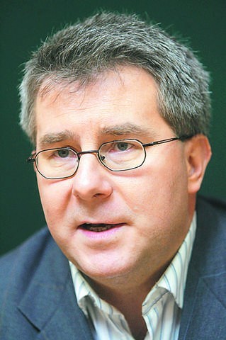 Ryszard Czarnecki, europoseł PiS: - Trzeba ratować Polaków, którzy mają kredyty we frankachRyszard Czarnecki: - Dziś jest poważny problem z kredytami we frankach