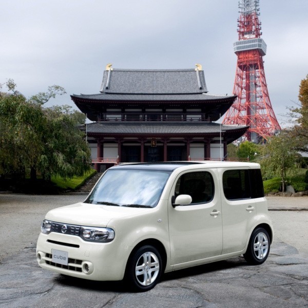 Nissan cube ma kontrowersyjną, pudełkowatą stylistykę nadwozia.