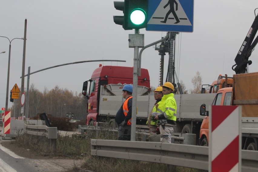 Drogowcy dwoją się i troją by skończyć budowę w terminie.