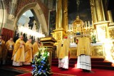 Uroczysta msza na Wawelu. Biskup nawiązał do wojny: "prawdziwy pokój może przynieść Chrystus"