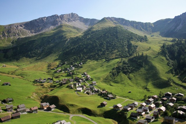 Księstwo Liechtenstein ma niespełna 25 km długości i około 10 km szerokości. Jego powierzchnia wynosi 160 kilometrów kwadratowych, w tym większość to przepiękne szczyty i malownicze doliny