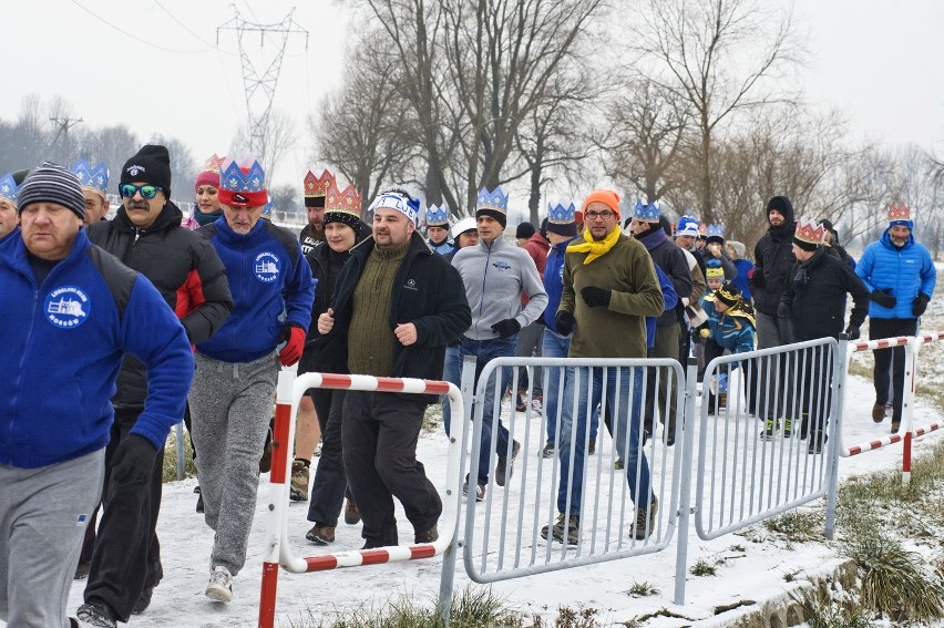 Lubelskie morsy kąpały się w strojach króli [ZDJĘCIA]