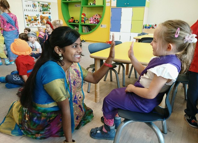 Dzieci z Misia poznają kulturę Indii