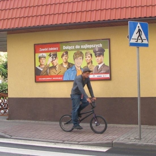 Plakaty zachęcające do służby wojskowej pojawiły się w Lęborku.