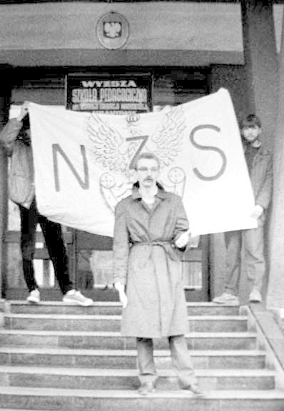 Początek roku 1988. Demonstracja NZS w Krakowie. Nz. A. Zapałowski pierwszy z prawej.