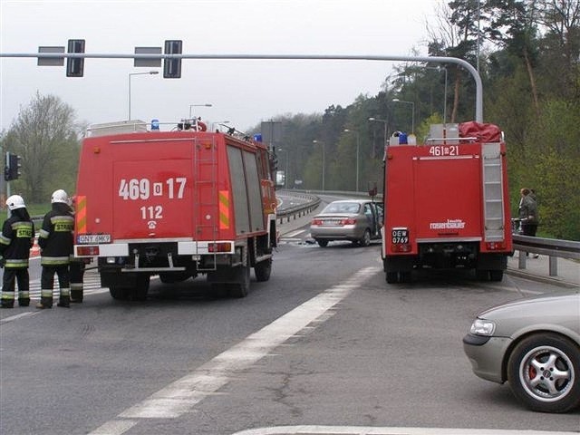 Zderzyły się honda civic i vw golf.