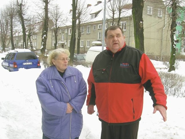 - Postaram się wam pomóc - deklaruje Zbigniew Budzyński mieszkance Helenie Ruta