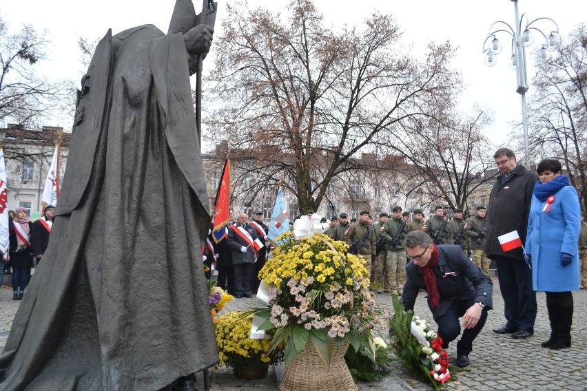 Święto Niepodległości w Częstochowie. Msza święta w Archikatedrze i marsz aleją NMP [ZDJĘCIA]