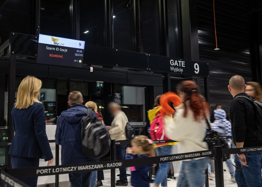 Lotnisko Warszawa-Radom podsumowało pierwszy, niepełny, rok działalności. Odprawiono ponad 100 tysięcy pasażerów
