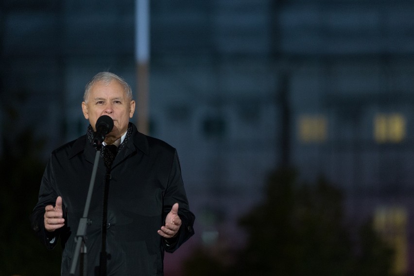 90. miesięcznica smoleńska. Jarosław Kaczyński: Prawdy może nie dać się do końca ustalić [ZDJĘCIA]