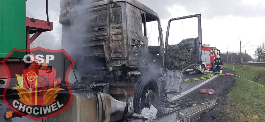 Na DK20 pod Chociwlem zapalił się TIR. Gasiło go 11 strażaków