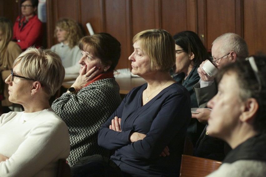 Rozwój zawodowy pielęgniarek i położnych. Konferencja w słupskim Ratuszu