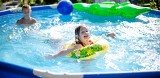 Jaki basen ogrodowy dla dzieci – rozporowy, stelażowy czy dmuchany? Sprawdź, co warto wiedzieć przy zakupie. Dobry basen nie musi być drogi