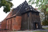 Pożar kościoła pw. św. Barbary w Orłowie (powiat nowodworski). Na miejscu pracują służby. Trwa szacowanie strat [wideo, zdjęcia]