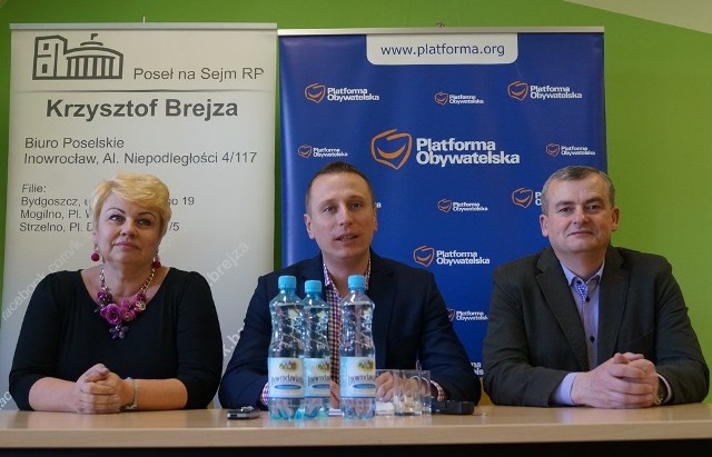 Migawka z konferencji. Od lewej: Elżbieta Piniewska, Krzysztof Brejza i Henryk procek