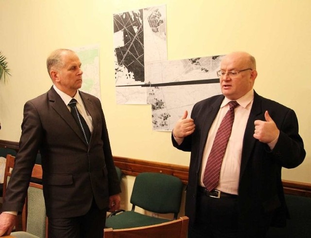 Burmistrz Ulanowa Stanisław Garbacz i prezydent Stalowej Woli Andrzej Szlęzak podczas spotkania z Rosjanami.