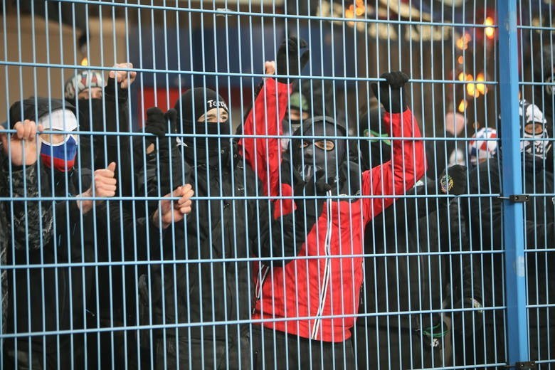 Derby Śląska przerwane, potem zakończone. Kibice Górnika...