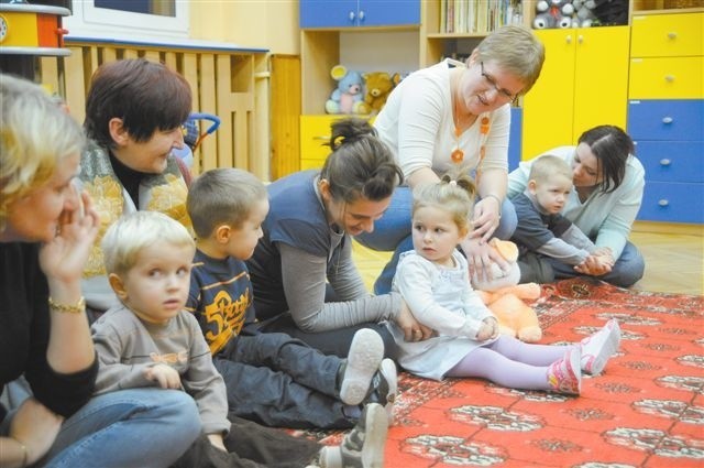 Dzięki pieniądzom z Unii m.in. 2,5-letnia Małgosia może brać udział w popołudniowych zajęciach prowadzonych w przedszkolu nr 51. (fot. Mariusz Jarzombek)