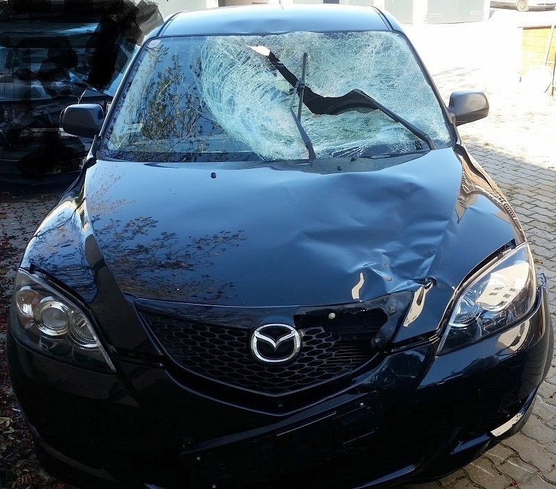 Knyszyn Zamek. Śmiertelny wypadek. Mazda uderzyła w 25-latka (zdjęcia)