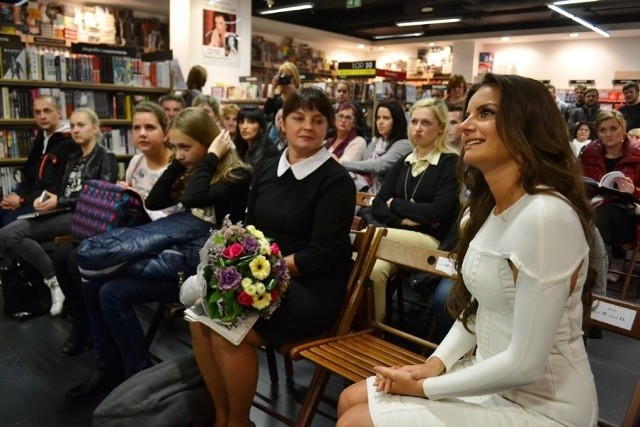 Natalia Janoszek podczas promocji swojej książki w Bielsku-Białej