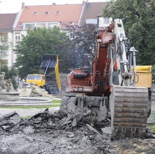 Remont placu Daszynskiego w Opolu.