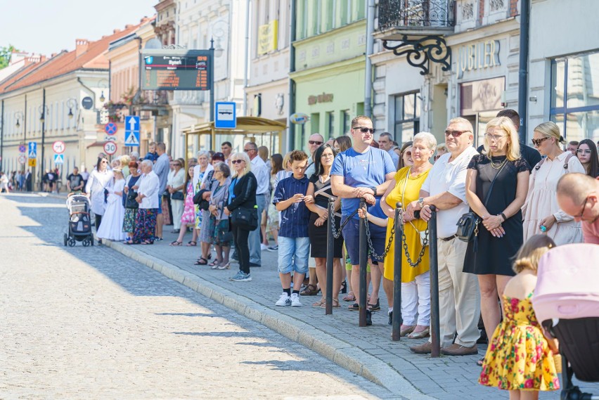 W procesji Bożego Ciała w Nowym Sączu brały udział tłumy