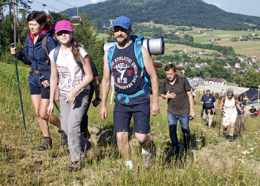 Odkryj Beskid Wyspowy. Pokonali Śnieżnicę i pobili rekord świata w śpiewaniu „Remedium”