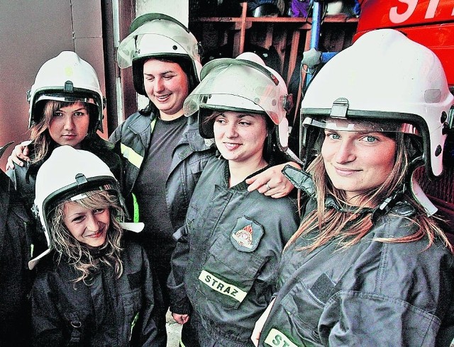 W Trzebnicach koło Chocianowa do pożarów jeździ m.in. kilkanaście pań, które należą do Ochotniczej Straży Pożarnej