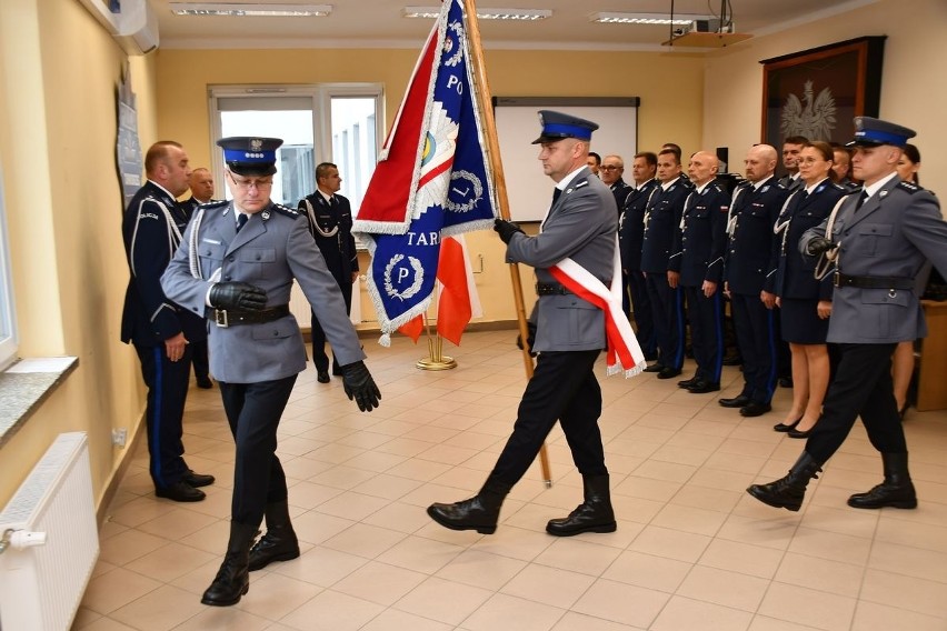 Komenda Miejska Policji w Tarnobrzegu ma siedmioro nowych policjantów. Złożyli ślubowanie - zobacz zdjęcia