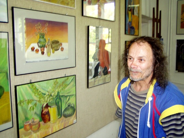 Jerzy Kołaczyński to nieco skandalizujący artysta malarz mieszkający w Wąchocku