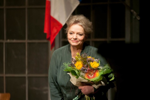 Anna Seniuk była gościem gali z okazji święta tetrau w poniedziałek 4 kwietnia w Teatrze Osterwy w Gorzowie. Aktorka zagrała w spektaklu "Obietnica poranka", a potem wręczyła Pierścień Melpomeny najpopularniejszej gorzowskiej aktorce, czyli Kamili Pietrzak - Polakiewicz.