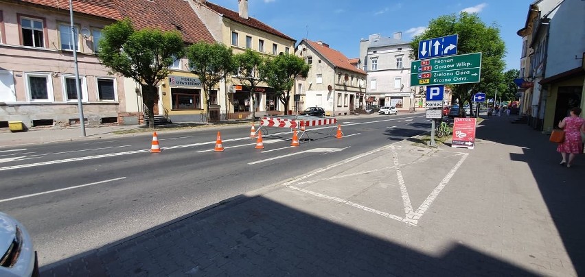 Jeden pas jezdni na ul. Piłsudskiego został zamknięty