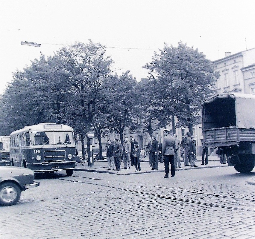 Wrzesień 1974 r., natężenie ruchu na skrzyżowaniu al. Wojska...