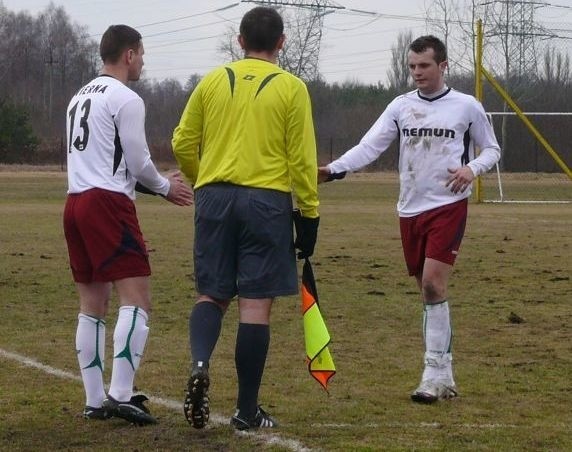 Piłkarze Wiernej Małogoszcz przegrali z Garbarnią Kraków 0:2.