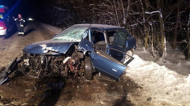 W środę, 8 lutego po godz. 17 na drodze wojewódzkiej Kartuzy - Egiertowo, w Lesznie zderzyły się dwa samochody osobowe - seat leon oraz audi a3.