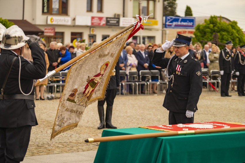 Strażacy z Daleszyc otrzymali nowy sztandar.