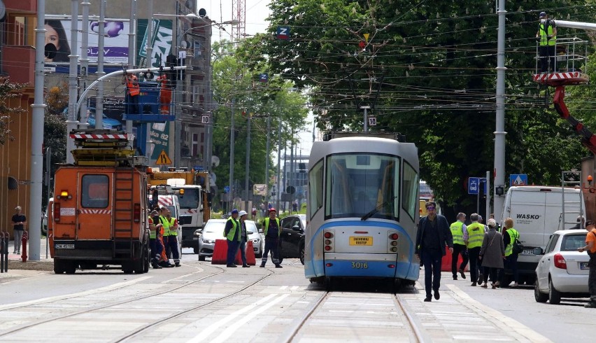 21 maj 2019 - próbny przejazd tramwaju przez ulicę Hubską,...