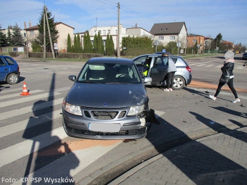 Wyszków: zderzenie volkswagena i saaba [ZDJĘCIA]