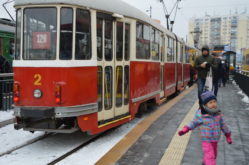 Łódzkie tramwaje paradowały ulicami Łodzi z okazji 120-lecia komunikacji miejskiej w naszym mieście