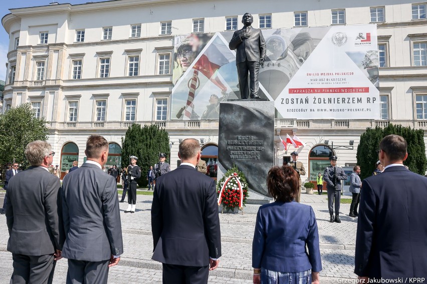 Uroczysta odprawa wart przed Grobem Nieznanego Żołnierza