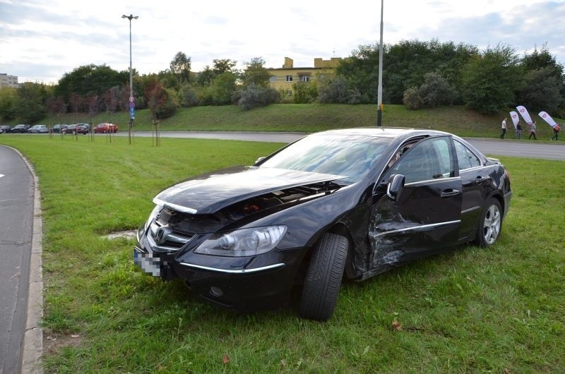 Wypadek pod Atlas Areną. Warszawiacy przyjechali na MŚ siatkówki [zdjęcia]