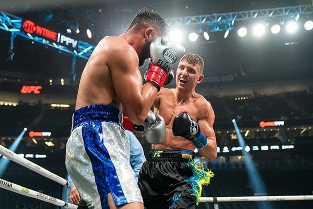 Polsko-ukraiński bokser wagi lekkiej Fiodor Czerkaszyn pokonał przed czasem Meksykanina Eliasa Espadasa