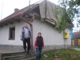 W gminie Drwinia trąba powietrzna zrywała dachy i wyrywała drzewa [ZDJĘCIA]